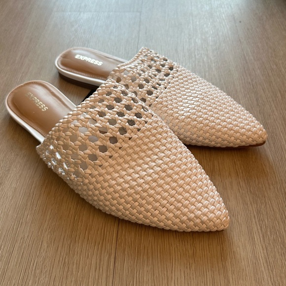 NWT Express Mules | Women’s Size 9 | White | Work Shoes - Picture 2 of 11